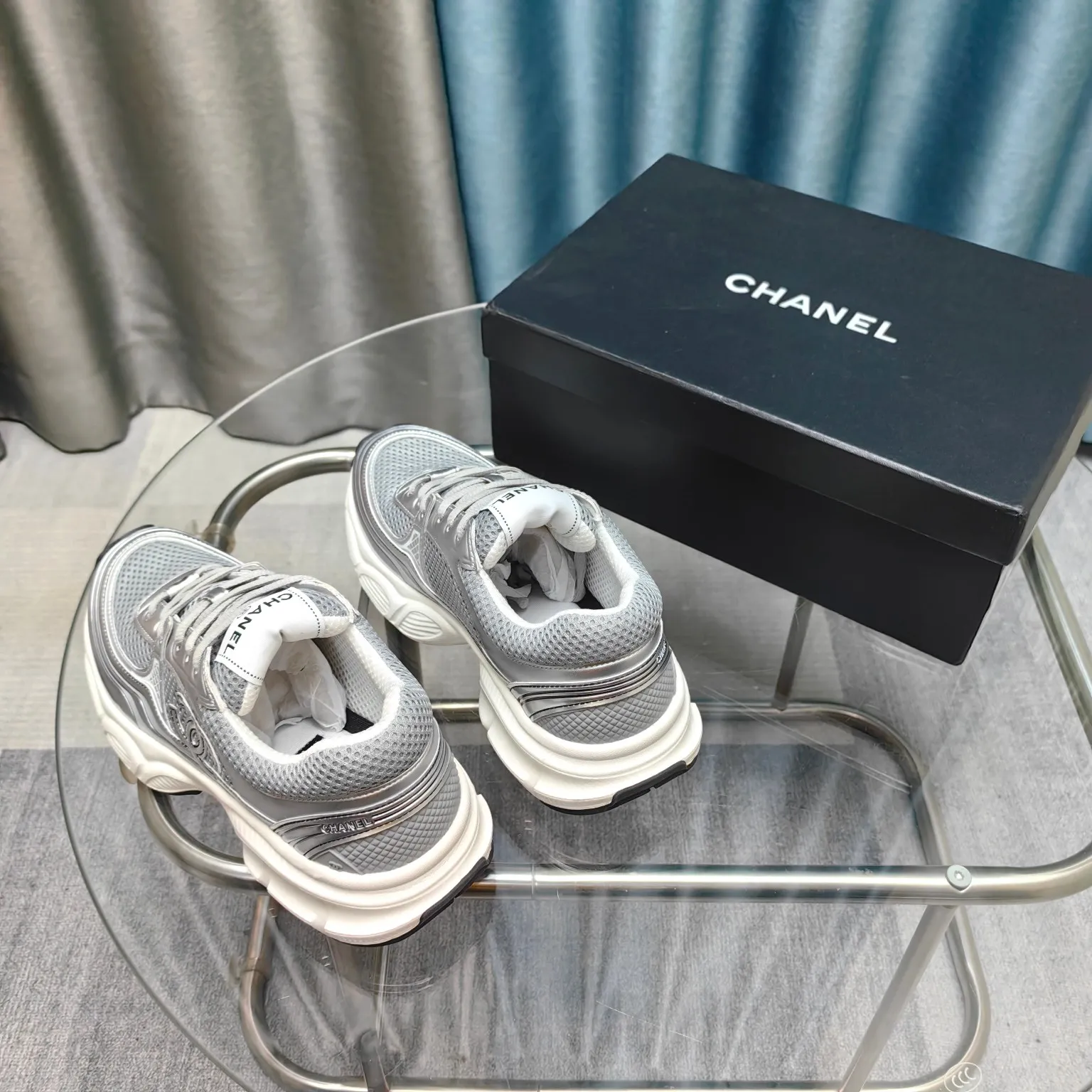 p680🐮🐮Chanel Chanel dad shoes, men and women couples - 2025 counter top casual sports shoes This classic design; the upper is electro-embroidered with a variety of techniques; the outsole is fashionable and sporty; it is unusual to incorporate a variety of color matching elements... The diversified mix and match is very beautiful and versatile, casual, fashionable, sports and outdoor can be taken into account... ꫛꫀꪝ Go➫ Material: ❶Upper is made of: Original imported first-layer silk cowhide + original waterproof cloth + original first-layer cowhide ❷Inner lining: original sheep lining + mesh ❸Outsole based on: original TPU combination outsole Special counter boutique packaging complete set for women 35–41